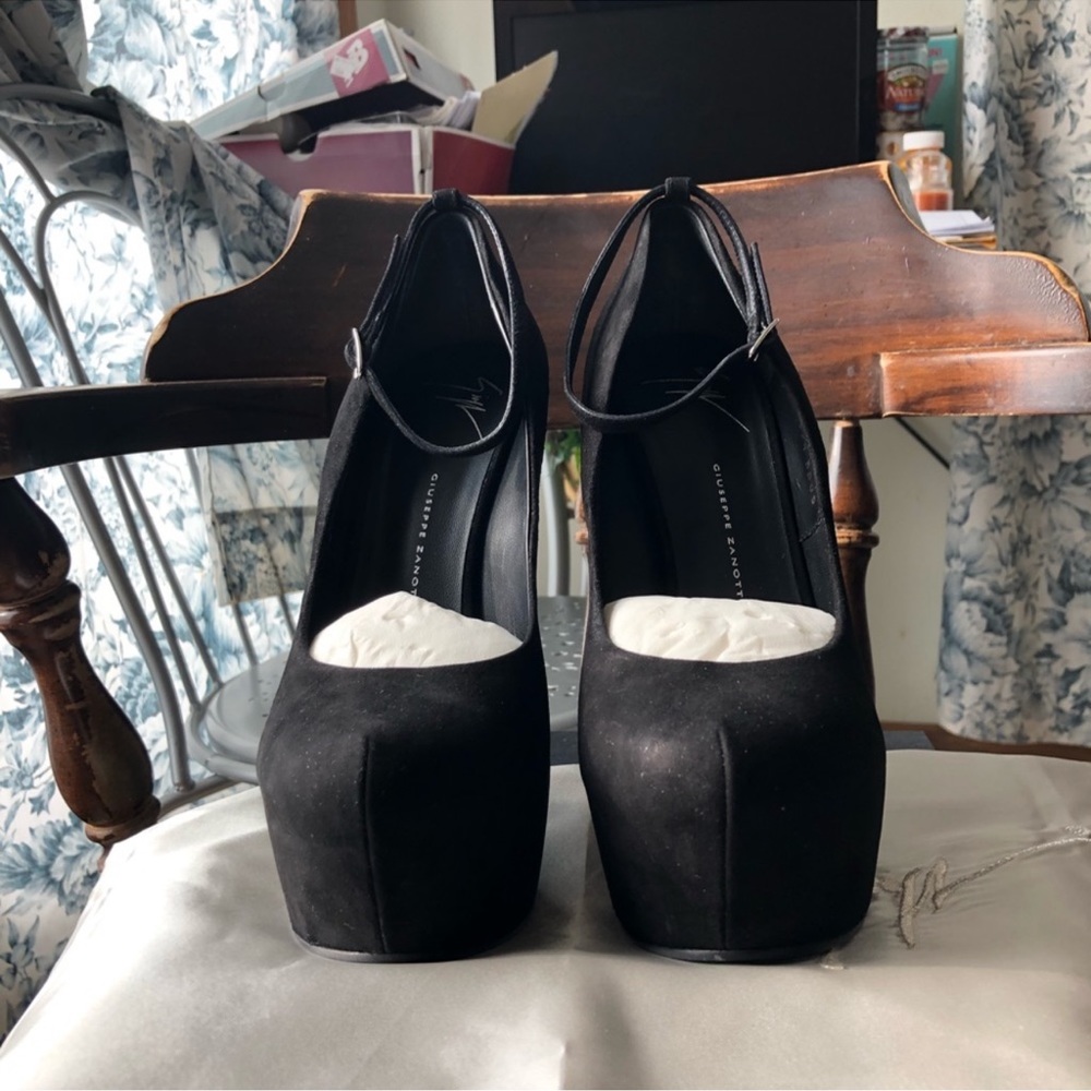 Giuseppe Zanotti Sculpted Wedges 39.5 NIB - Picture 6 of 8